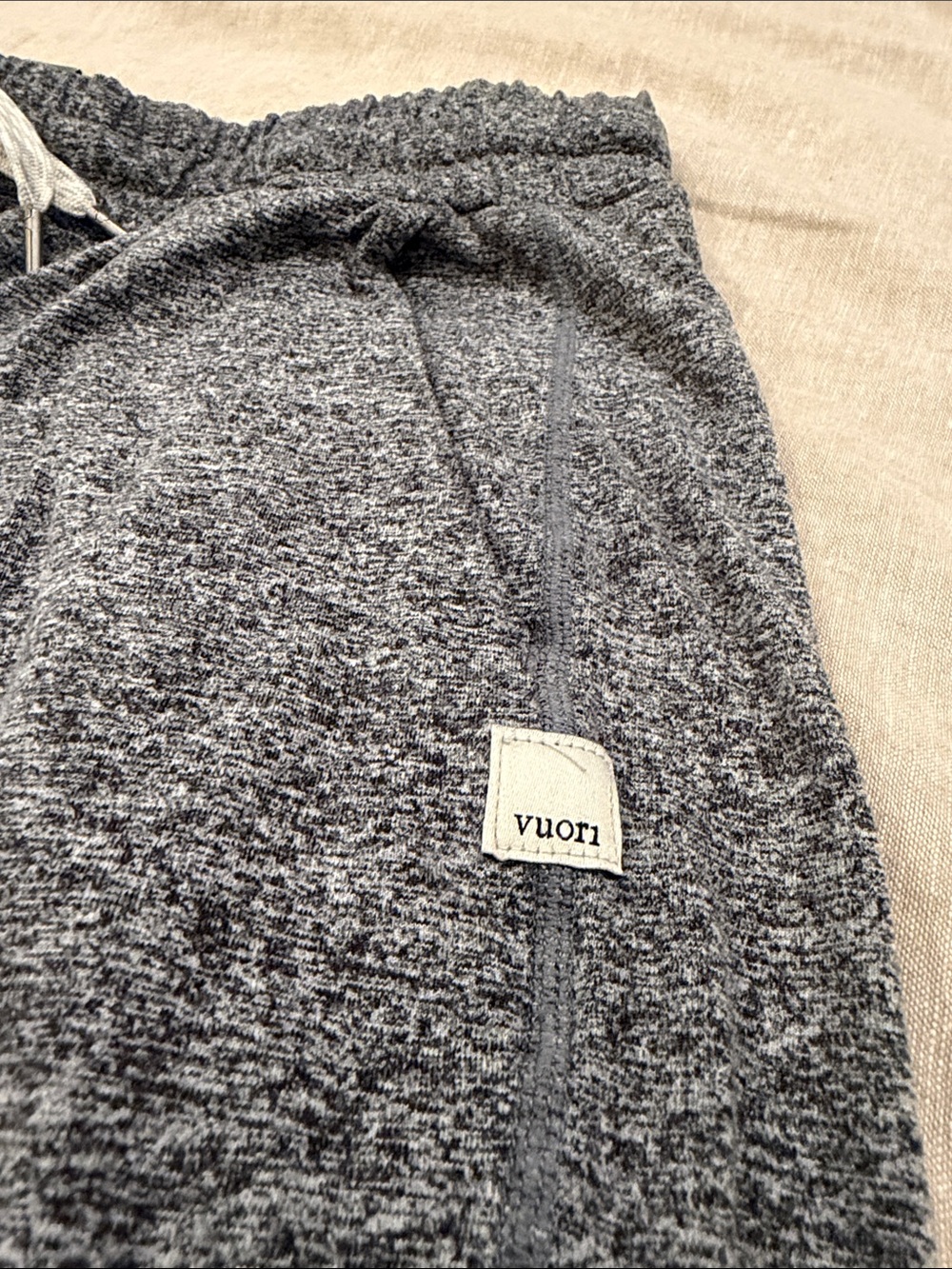 Vuori Heather Gray cropped Joggers